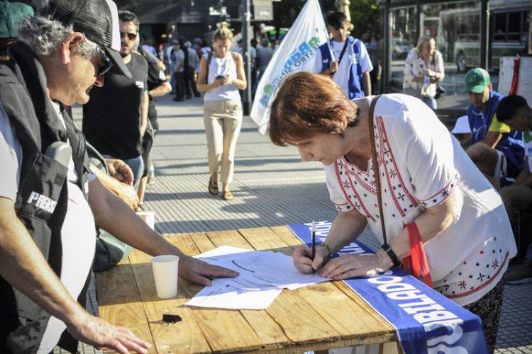 CAMPAÑA DE FIRMAS EN DEFENSA DE LAS JUBILACIONES 