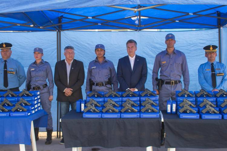 ”NUESTRAS FUERZAS NECESITAN UTILIZAR ARMAS NUEVAS PARA COMBATIR EL DELITO”- EXPRESÓ EL MINISTRO MATKOVICH