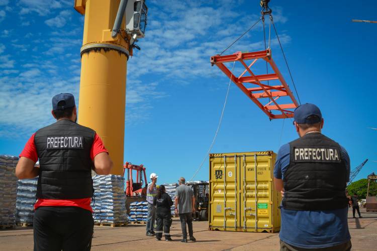 CHACO SE ABRE AL MUNDO: TRAS AÑOS DE RESTRICCIONES, COMENZÓ LA EXPORTACIÓN DE CARBÓN VEGETAL DESDE EL PUERTO DE BARRANQUERAS A EUROPA