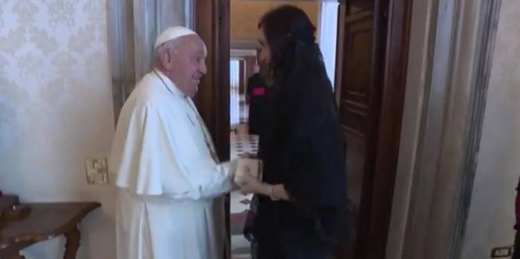 VICTORIA VILLARRUEL SE DIFERENCIÓ DEL RESTO DEL GABINETE Y MOSTRÓ PREOCUPACIÓN POR EL PAPA FRANCISCO