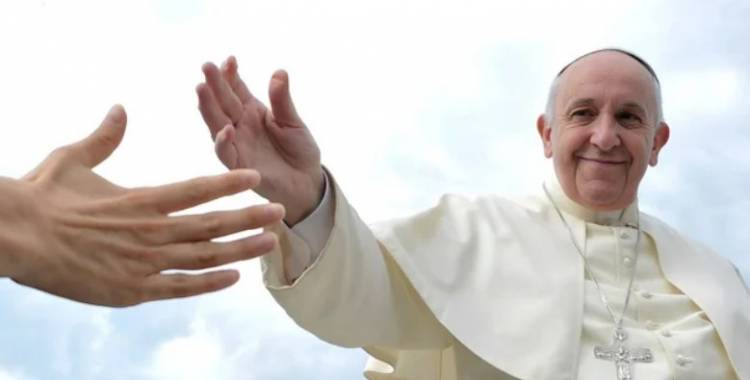 EL PAPA PASÓ UNA NOCHE TRANQUILA, PERO SU PRONÓSTICO SIGUE SIENDO RESERVADO