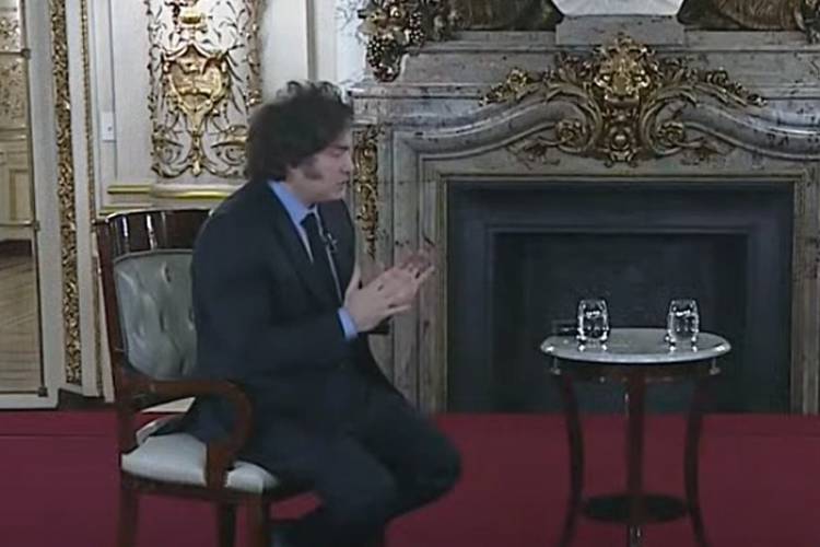 UNA AUTODEFENSA MUY FLOJA DE PAPELES
