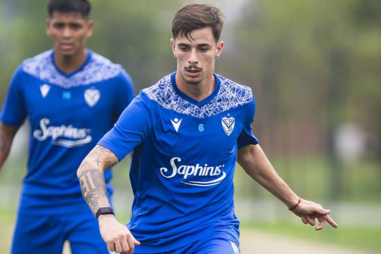 VÉLEZ: VALENTÍN GÓMEZ VOLVIÓ A PRACTICAR PERO EXIGE QUE LO VENDAN A EUROPA