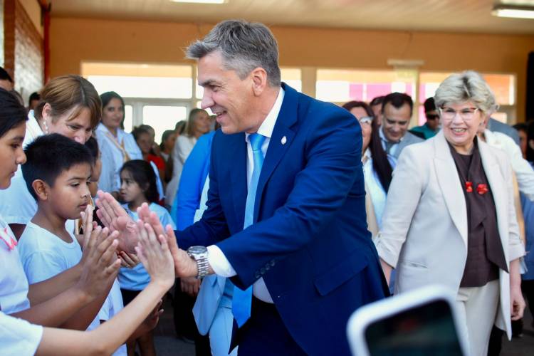 INICIO DEL CICLO LECTIVO DE NIVEL PRIMARIO: EL GOBERNADOR ZDERO INAUGURÓ LA ESCUELA 1027 DE CHARATA