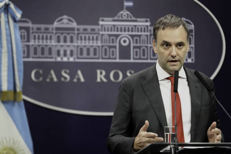 EL GOBIERNO IMPLEMENTARÁ MEDIDAS PARA RESTRINGIR LA LIBERTAD DE PRENSA EN CASA ROSADA
