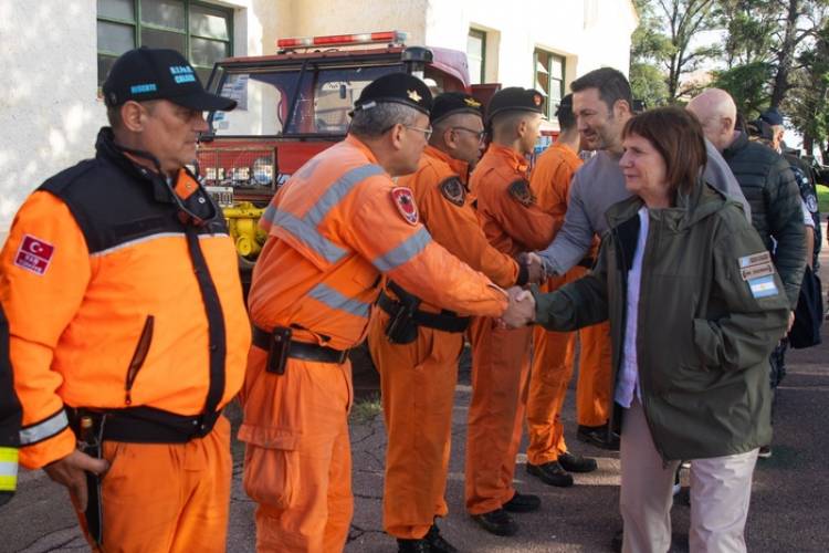 DISTINTA TRAGEDIA, MISMO VERSO