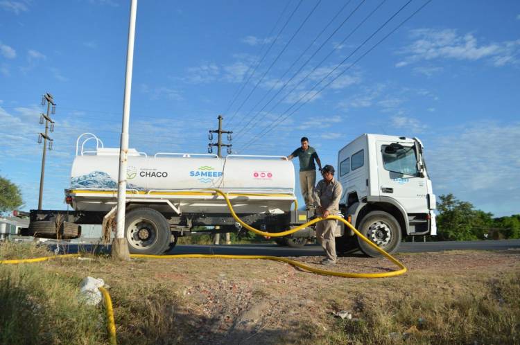 ÁREA METROPOLITANA: SAMEEP REFUERZA SU ASISTENCIA CON CAMIONES DE AGUA A GRANEL, EN DISTINTOS BARRIOS