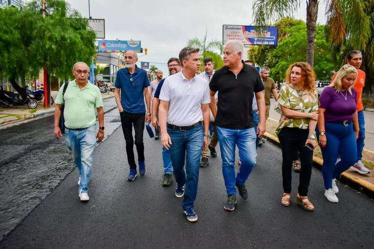 AV. 25 DE MAYO: EL GOBERNADOR ZDERO SUPERVISÓ EL AVANCE DEL SEGUNDO TRAMO DE REPAVIMENTACIÓN