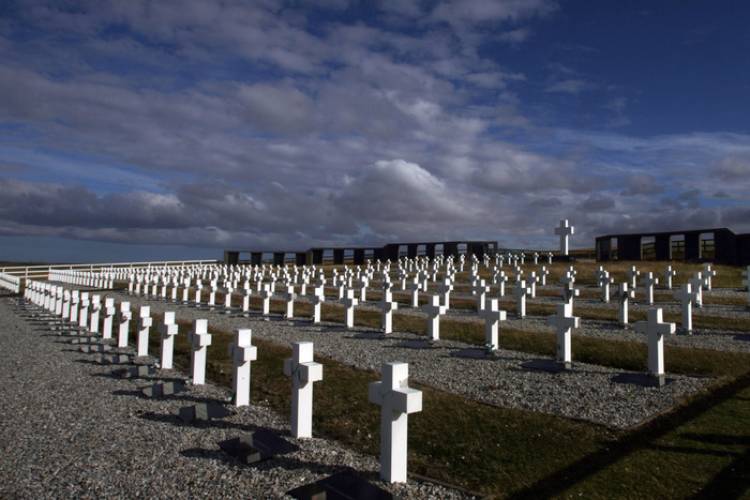 MALVINAS: LOS DETALLES DEL PLAN PARA CONCLUIR LA IDENTIFICACIÓN DE LOS SOLDADOS ENTERRADOS EN LAS ISLAS
