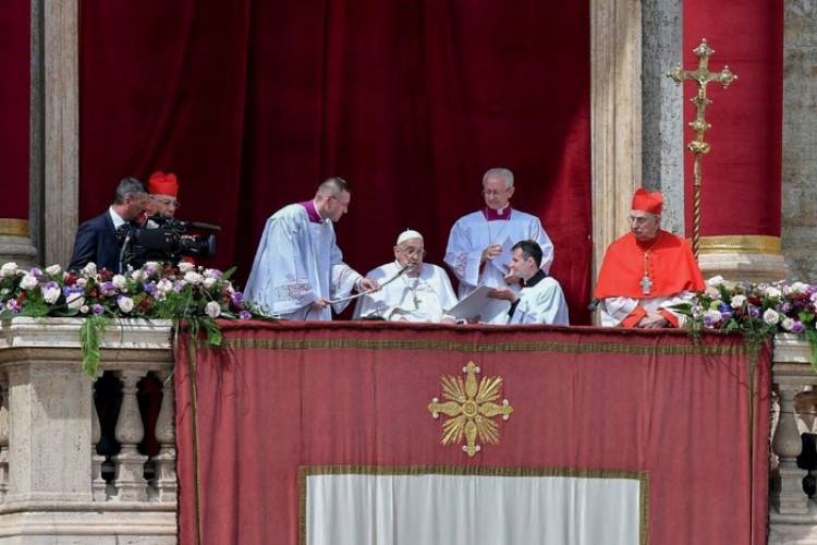 EL PAPA PIDIÓ POR LA PAZ MUNDIAL EN SU MENSAJE DE PASCUA