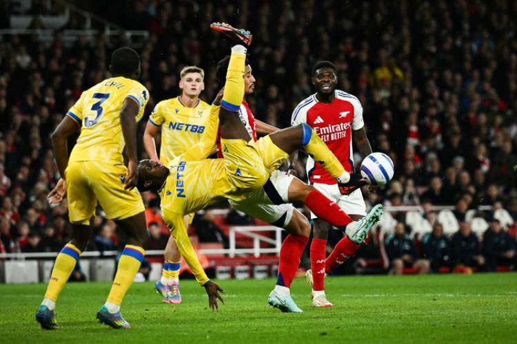 PREMIER LEAGUE: LIVERPOOL QUEDÓ CERCA DEL TÍTULO LUEGO DEL EMPATE ENTRE ARSENAL Y CRYSTAL PALACE