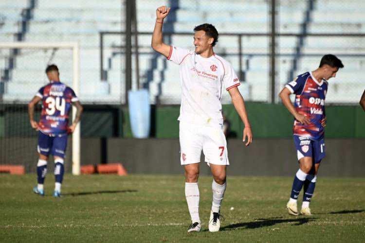 LIGA PROFESIONAL: GANÓ BARRACAS Y POR AHORA SE CLASIFICA