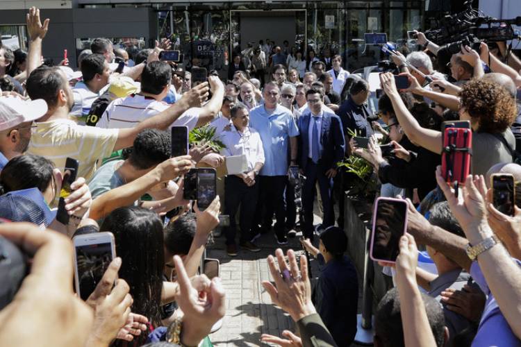BOLSONARO RECIBIÓ EL ALTA MÉDICA Y REDOBLÓ SU APUESTA POR LA AMNISTÍA 