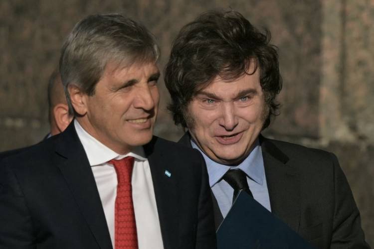 EXIGENCIAS DEL PODER ECONÓMICO