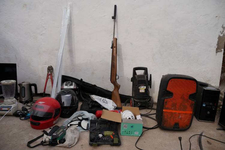 ALLANAMIENTOS POSITIVOS: UN ARSENAL, DROGAS, DINERO Y BIENES DE DUDOSA PROCEDENCIA