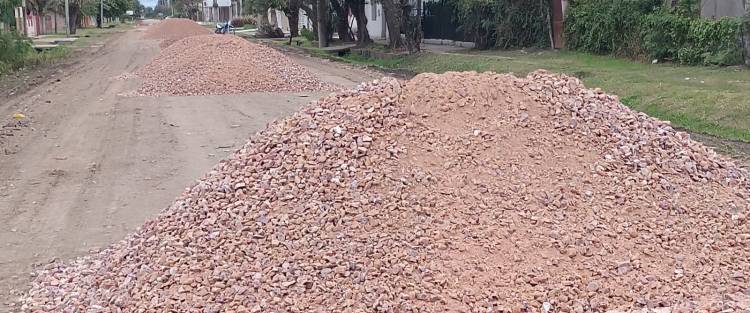 PAPP DESTACÓ LOS TRABAJOS DE RELLENO Y PERFILADO EN CALLE KALEMBA, EN INMEDIACIONES A LA CAPILLA CRISTO REDENTOR 