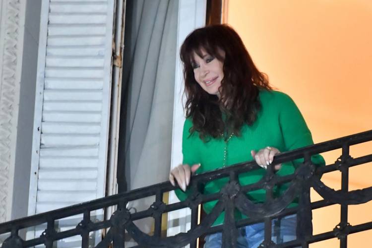 CRISTINA KIRCHNER FELICITÓ A INSFRÁN Y MONTEVERDE POR LAS VICTORIAS EN FORMOSA Y ROSARIO  