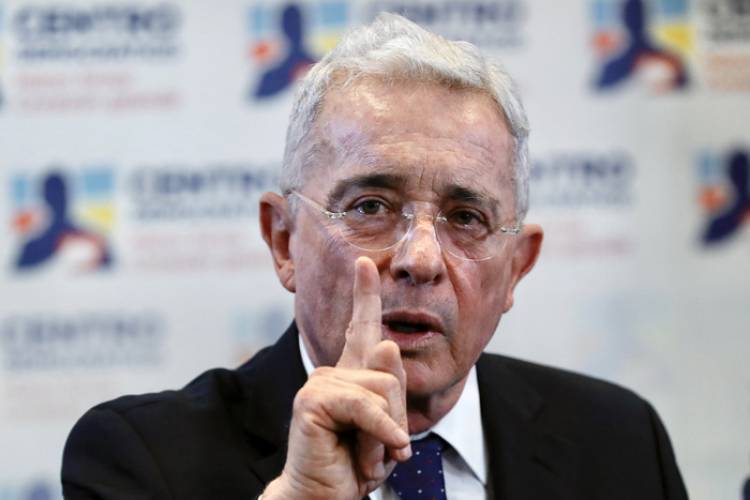COLOMBIA: CONDENAN AL EXPRESIDENTE URIBE POR SOBORNO A TESTIGOS Y FRAUDE PROCESAL