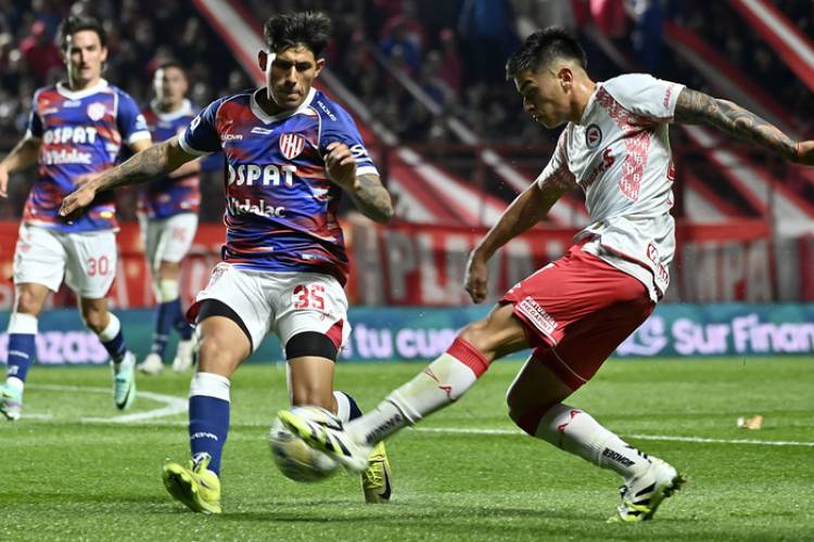 ARGENTINOS VOLVIÓ AL TRIUNFO Y CORRIÓ A BOCA DE LA LIBERTADORES