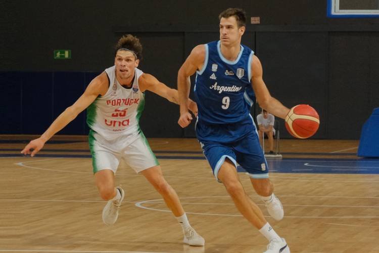 PRIGIONI ACHICÓ EL PLANTEL TRAS LA VICTORIA ANTE PORTUGAL