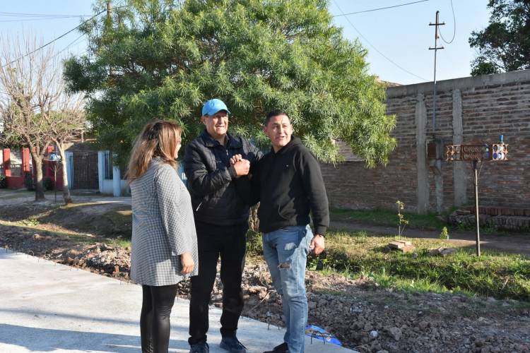 VILLA ÁNGELA AVANZA EN LA ÚLTIMA ETAPA DEL PAVIMENTO PROYECTADO