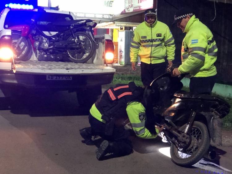 POLICÍA CAMINERA RECUPERÓ TRES MOTOS, SECUESTRÓ OTRA DOS ADULTERADAS Y LABRÓ 229 ACTAS VARIAS
