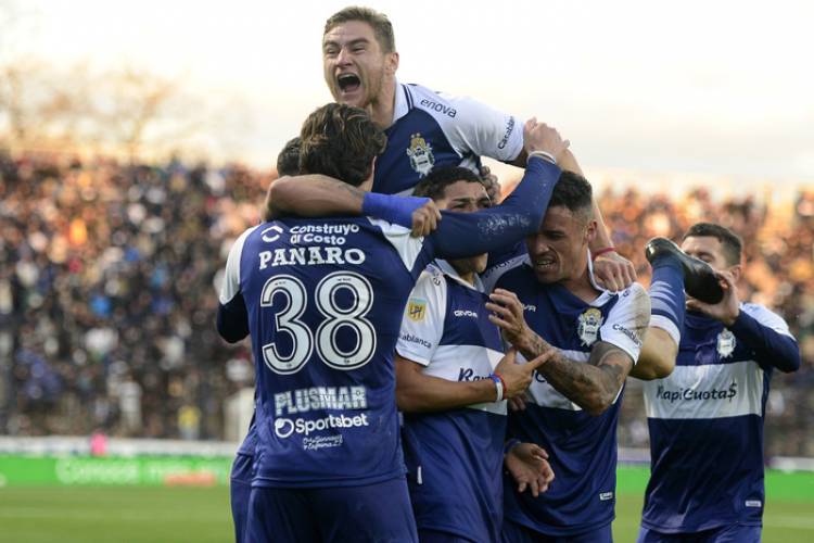 TORNEO CLAUSURA: GIMNASIA SE QUEDÓ CON LA VICTORIA CON Y SIN ILUMINACIÓN