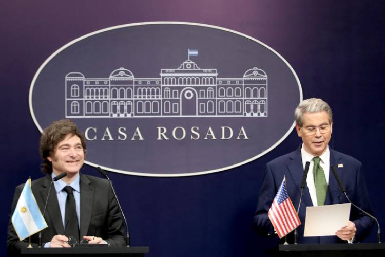 BESSENT DICE QUE ESTÁ "DISPUESTO A HACER LO NECESARIO" PARA AYUDAR A MILEI