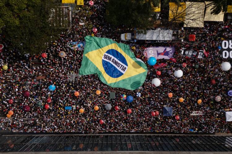 BRASIL: MASIVAS MARCHAS CONTRA UNA AMNISTÍA A BOLSONARO Y UN BLINDAJE PARA LEGISLADORES
