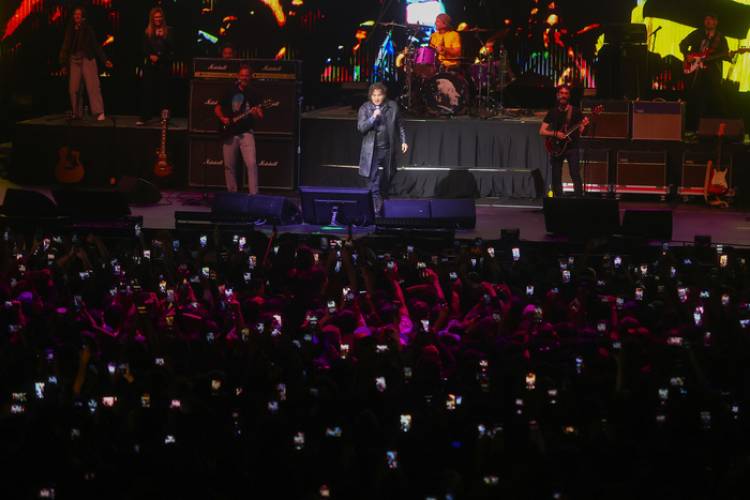 MILEI Y SU BANDA CON UN SHOW VIEJO Y REPETIDO