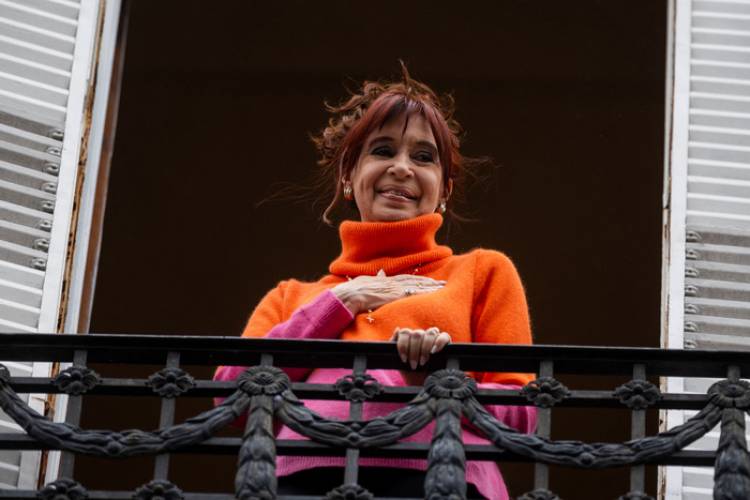 DÍA DE LA LEALTAD: EL PERONISMO CONVOCA A UNA CARAVANA NACIONAL A LA CASA DE CRISTINA KIRCHNER