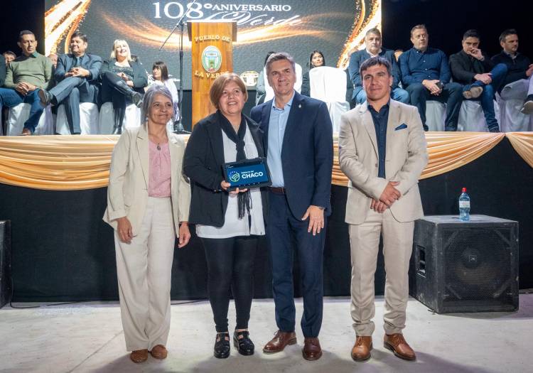 EL GOBERNADOR ZDERO ACOMPAÑÓ EL 108° ANIVERSARIO DE LA VERDE E INAUGURÓ LA REPAVIMENTACIÓN DE LA AVENIDA PRINCIPAL