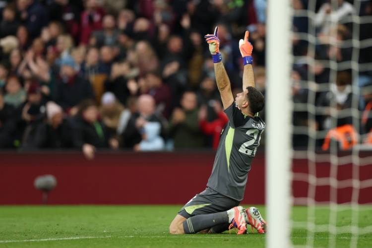PREMIER LEAGUE: CON DIBU MARTÍNEZ EN EL ARCO, ASTON VILLA DERROTÓ AL CITY 