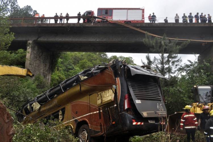 TRAGEDIA EN MISIONES: EL CONDUCTOR DEL AUTO QUE CHOCÓ CON EL MICRO ESTABA ALCOHOLIZADO