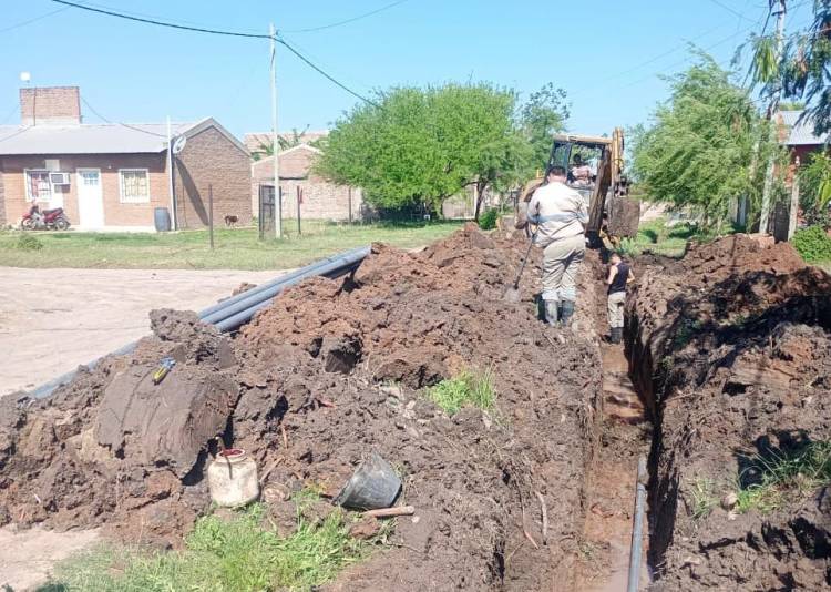 EN VILLA ÁNGELA: SAMEEP EXTIENDE LA RED DE AGUA POTABLE EN EL BARRIO “CASA 30”