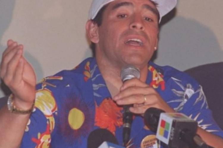 DIEGO ARMANDO MARADONA, UN UNIVERSO INABARCABLE