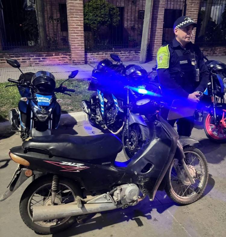 CAMINERA, DETECTÓ UN AUTO ADULTERADO, RECUPERÓ DOS MOTOCICLETAS, UNA BUSCADA POR LA JUSTICIA DEL AÑO 2019