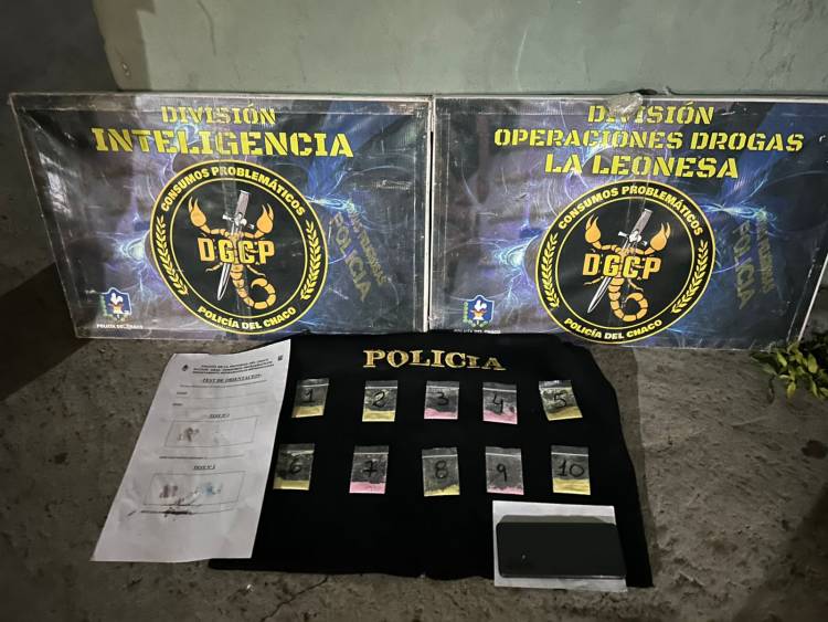 OPERATIVO NARCOMENUDEO: LO DETUVIERON CON VARIAS DOSIS DE DROGA “TUSI” FRENTE A LA PLAZA CENTRAL