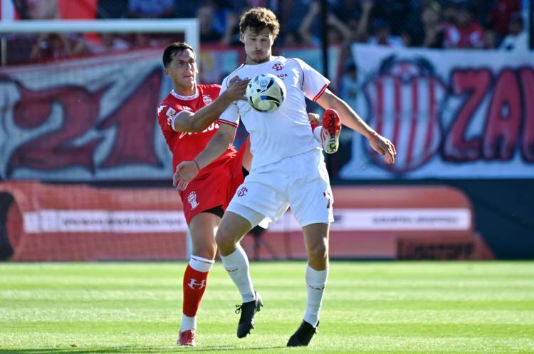 PAPELÓN: HURACÁN EMPATÓ CON BARRACAS, HUBO POLÉMICA Y EL ÁRBITRO AMENAZÓ A KUDELKA CON “ROMPERLO TODO”