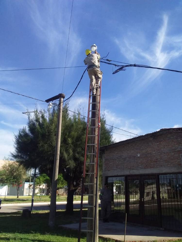 EL MUNICIPIO CONTINÚA CON LAS MEJORAS EN EL ALUMBRADO PUBLICO DE LA CIUDAD