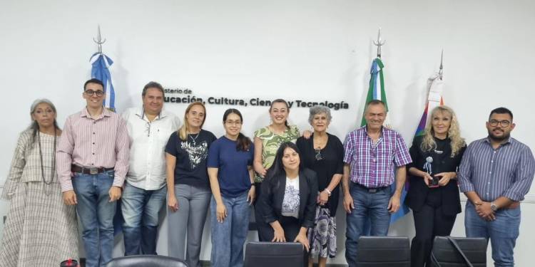 ASUMIÓ SUPLENTE DE LOS NO DOCENTES EN EL CONSEJO DE EDUCACIÓN