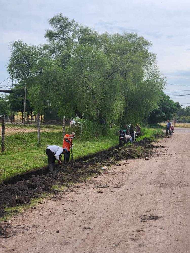 VILLA ÁNGELA:  NUEVOS TRABAJOS DE RIPIO Y CUNETEO