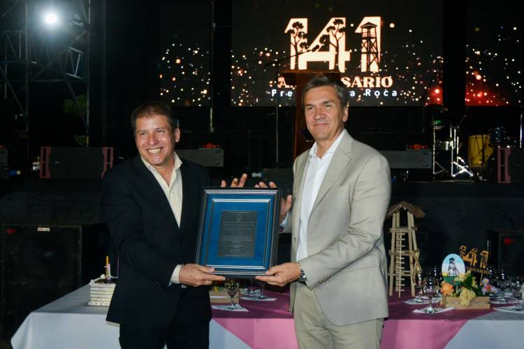EL GOBERNADOR ZDERO ACOMPAÑÓ EL 141° ANIVERSARIO DE PRESIDENCIA ROCA CON OBRAS, ENTREGAS Y RECONOCIMIENTOS A LA COMUNIDAD