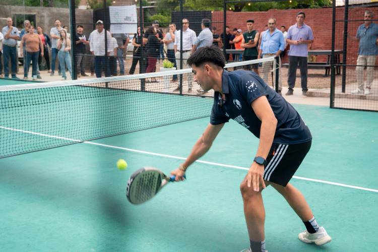 NUEVO ESPACIO PARA LOS JÓVENES: EL GOBERNADOR ZDERO INAUGURÓ LA CANCHA DE PÁDEL EN PAMPA DEL INFIERNO