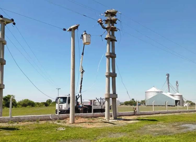 AVANZA EL TRAMO FINAL DE LA NUEVALÍNEA ELÉCTRICA ENTRE VILLA ÁNGELA Y DU GRATY