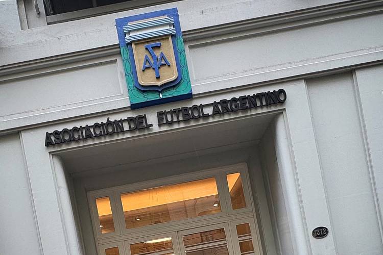 EL GOBIERNO ACELERA LA OFENSIVA CONTRA LA AFA PARA IMPONER LAS SOCIEDADES ANÓNIMAS DEPORTIVAS