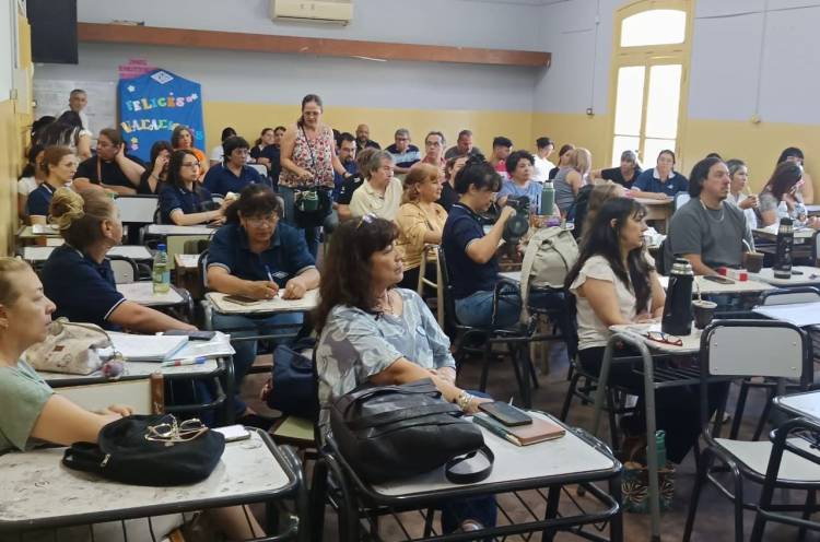 LOS DOCENTES CHAQUEÑOS CERRARON EL CICLO ESCOLAR CON UNA JORNADA DE EVALUACIÓN Y BALANCE