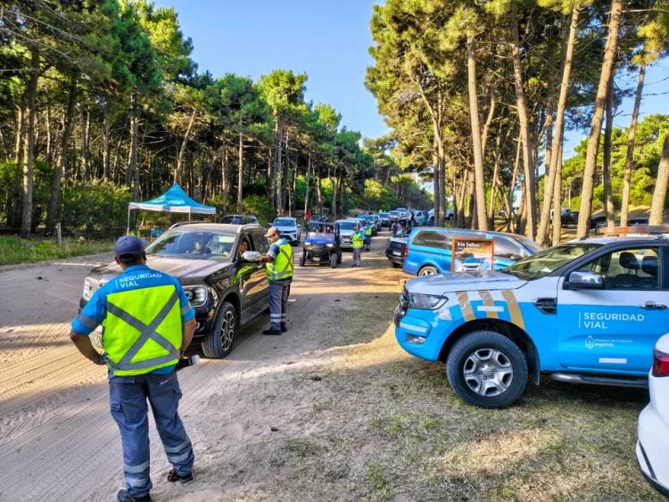 OPERATIVOS EN PINAMAR: CASI 14 MIL VEHÍCULOS CONTROLADOS Y 200 INFRACTORES