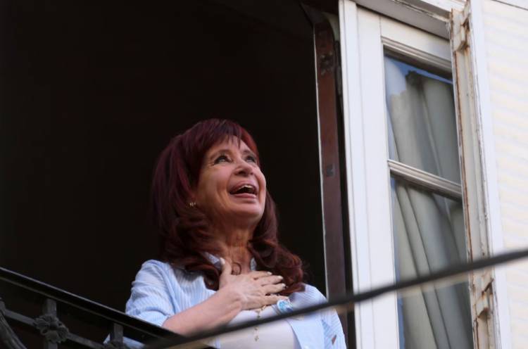 CRISTINA CUMPLE, EL PUEBLO LA ABRAZA