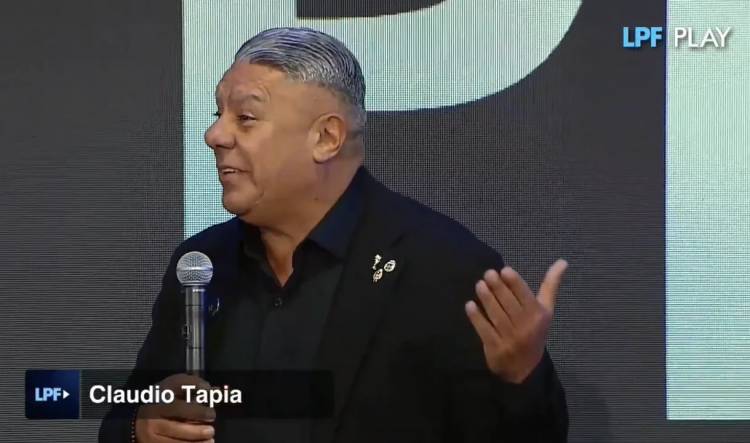 “CHIQUI” TAPIA, DESAFIANTE EN LA PRESENTACIÓN DE LPF PLAY: “MUCHOS VAN A TRANSPIRAR COMO YO, PERO DE VERGÜENZA”